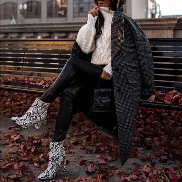 Marc Fisher Black Snake Chelsea Booties Size 6.5 - Picture 3 of 9